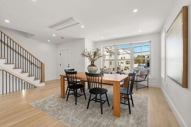 298 Cabot 298, Newton, MA 02460