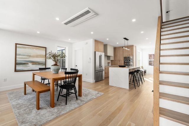 298 Cabot 298, Newton, MA 02460