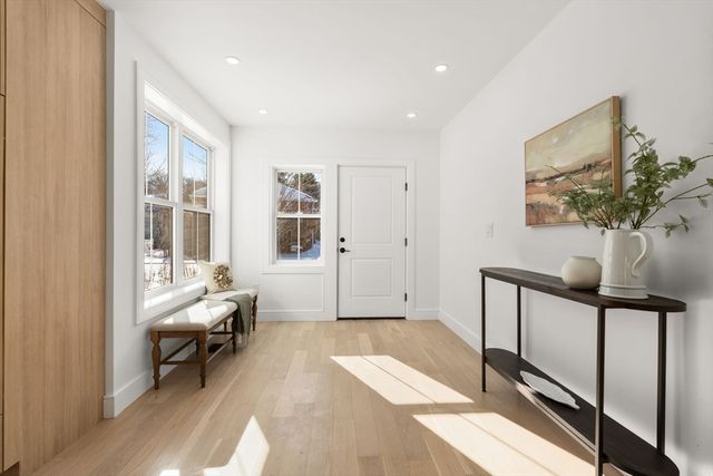 298 Cabot 298, Newton, MA 02460