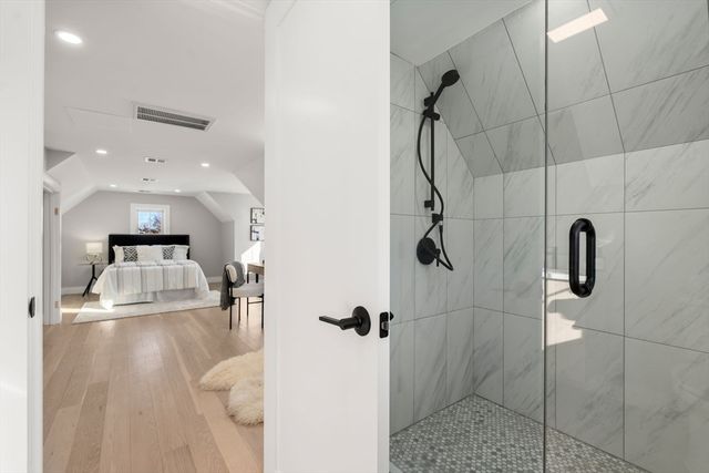 298 Cabot 298, Newton, MA 02460