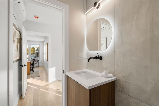 298 Cabot 298, Newton, MA 02460