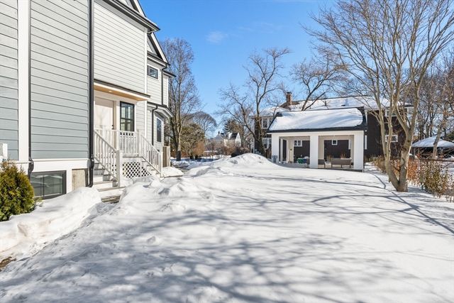 298 Cabot 298, Newton, MA 02460