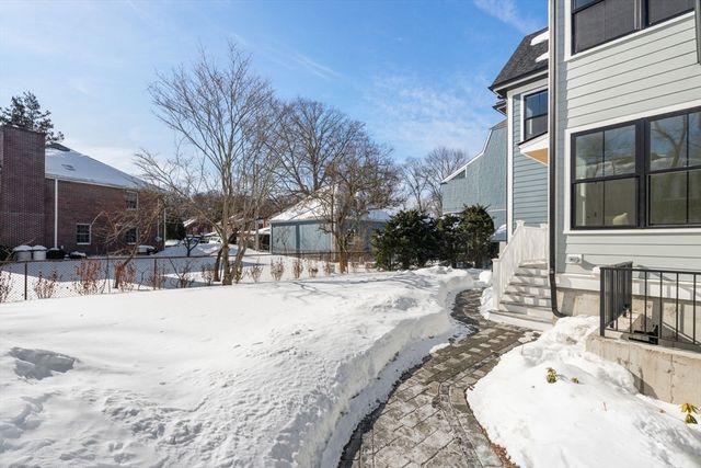 298 Cabot 298, Newton, MA 02460