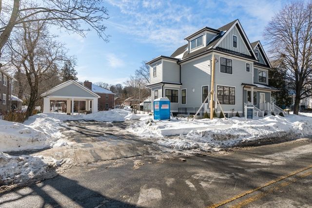 298 Cabot 298, Newton, MA 02460