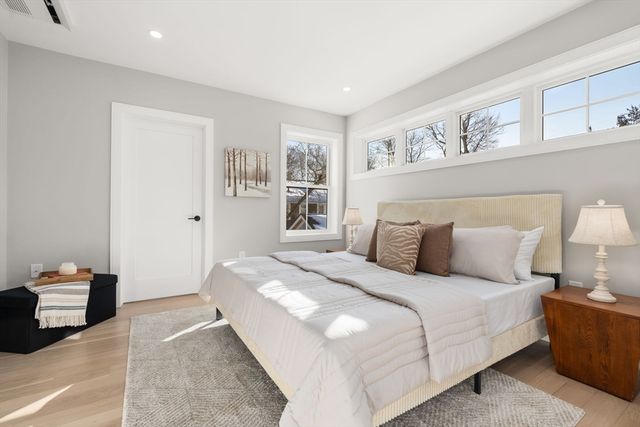 298 Cabot 298, Newton, MA 02460