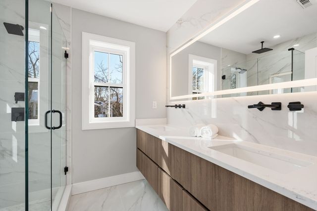 298 Cabot 298, Newton, MA 02460