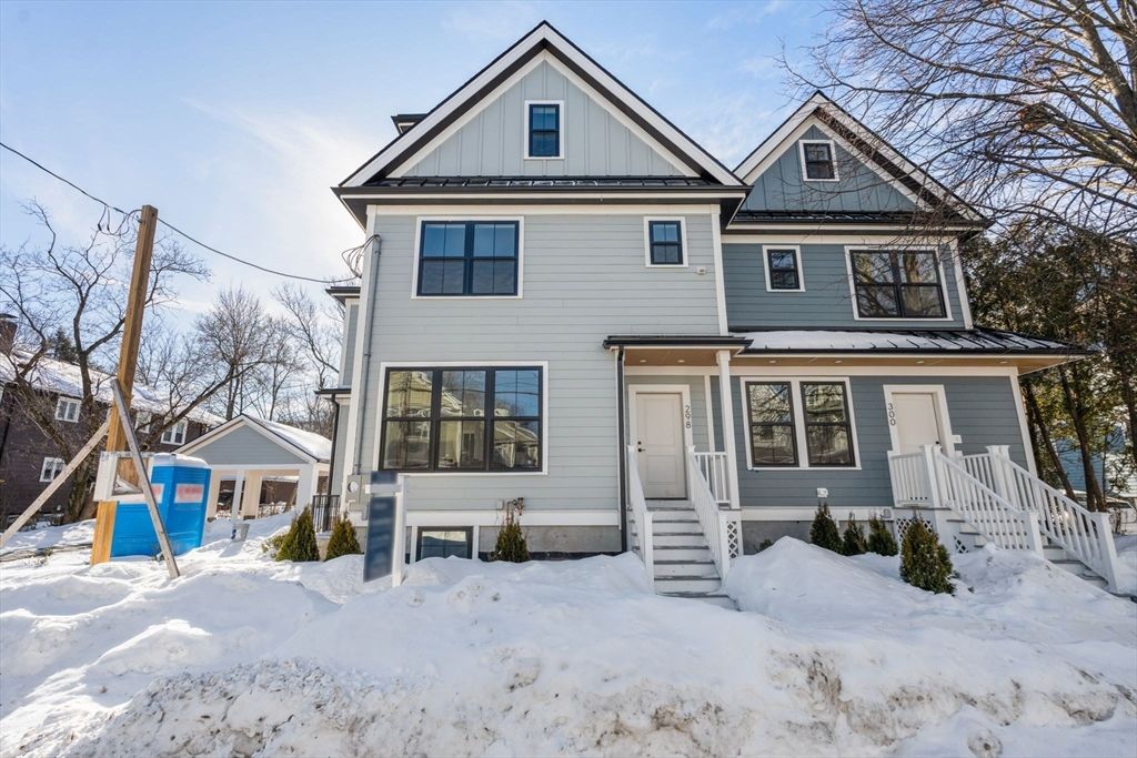 298 Cabot 298, Newton, MA 02460