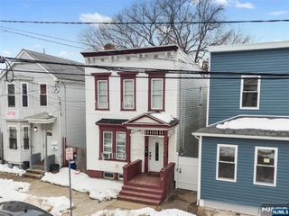 447 17th Street, Newark, NJ 07103