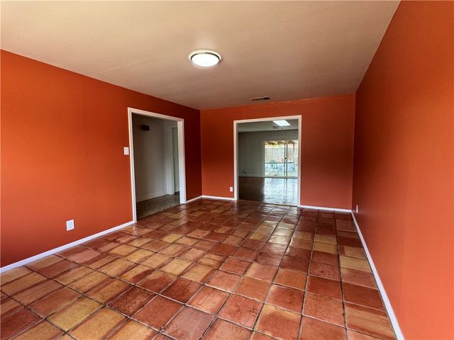 460 Palmetto St, Corpus Christi, TX 78412