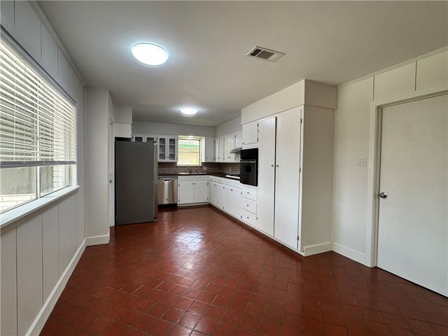 460 Palmetto St, Corpus Christi, TX 78412