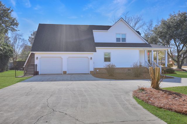 1109 Hollybrooke Drive, Moncks Corner, SC 29461