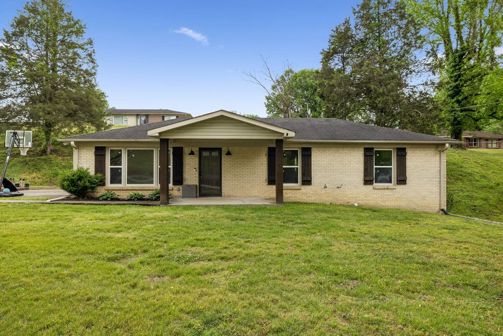 514 College Ave, E, Carthage, TN 37030