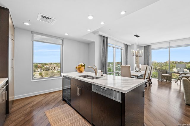 4242 Broadway Apt 606, San Antonio, TX 78209