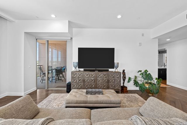 4242 Broadway Apt 606, San Antonio, TX 78209