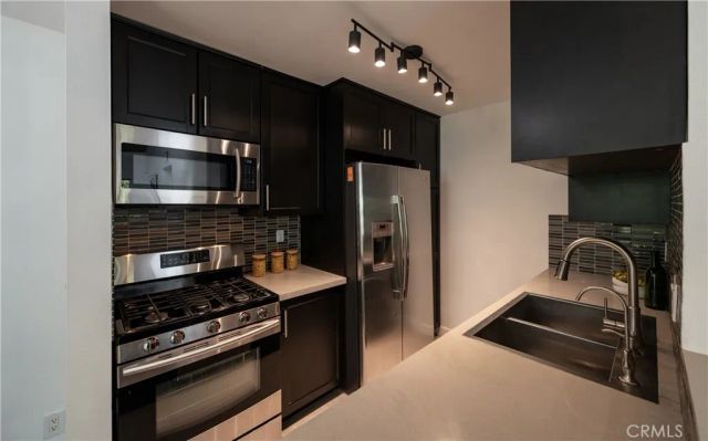20134 Leadwell 307, Winnetka, CA 91306