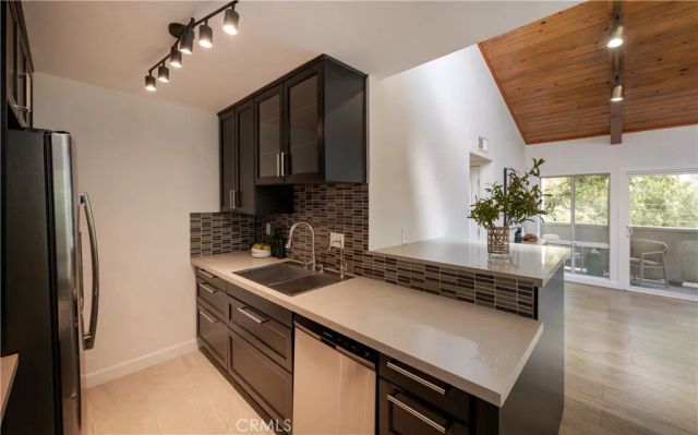 20134 Leadwell 307, Winnetka, CA 91306
