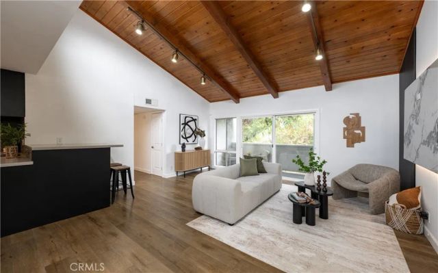 20134 Leadwell 307, Winnetka, CA 91306