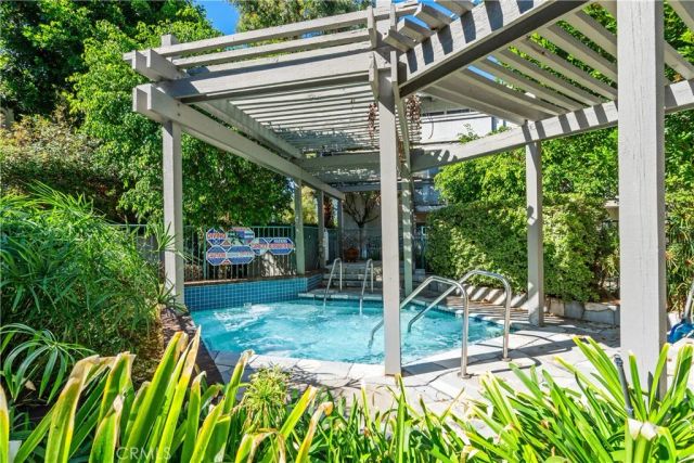 20134 Leadwell 307, Winnetka, CA 91306