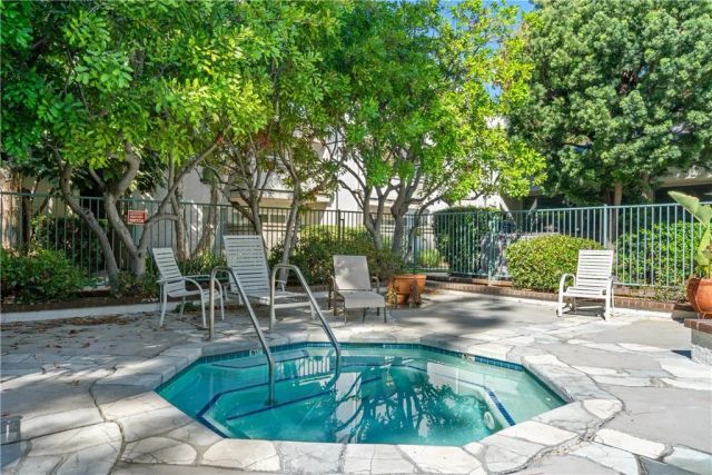 20134 Leadwell 307, Winnetka, CA 91306