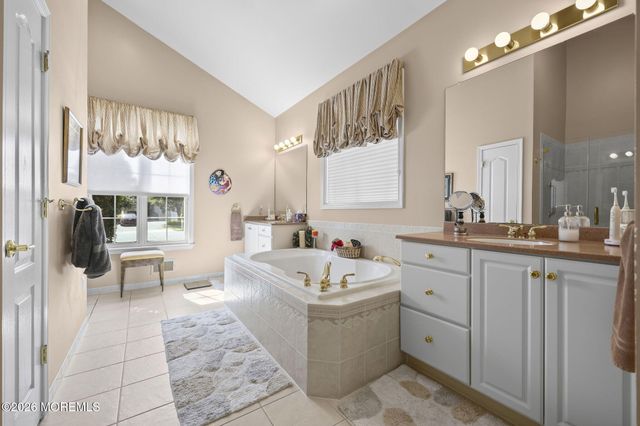 23 W Parsonage Way, Manalapan, NJ 07726
