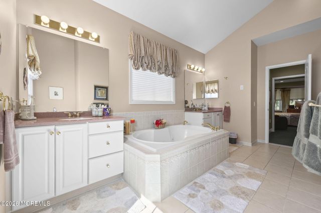 23 W Parsonage Way, Manalapan, NJ 07726