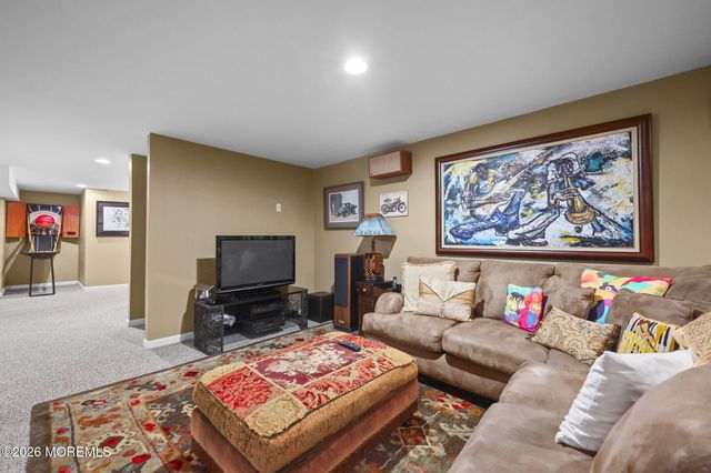 23 W Parsonage Way, Manalapan, NJ 07726