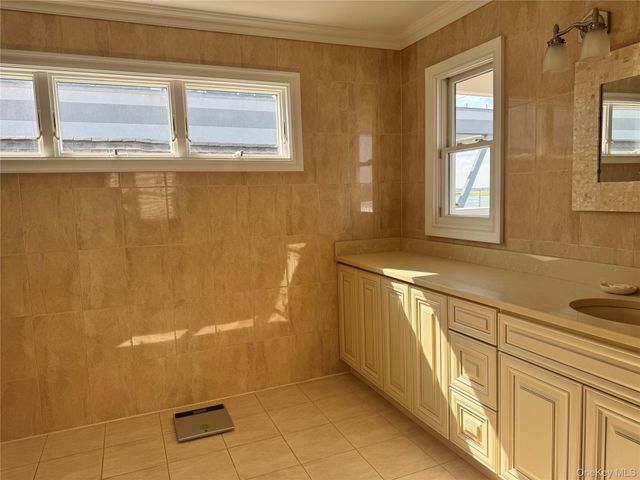 839 W Park Avenue, Long Beach, NY 11561
