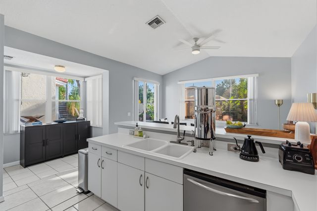 3222 NW 22nd Avenue, Oakland Park, FL 33309