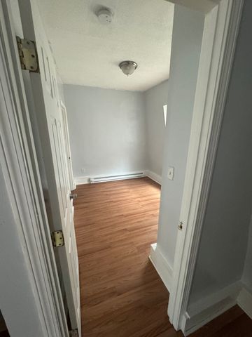 66 Pecker St 2R, Haverhill, MA 01830