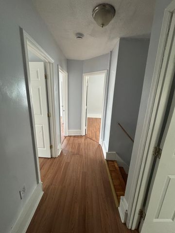 66 Pecker St 2R, Haverhill, MA 01830