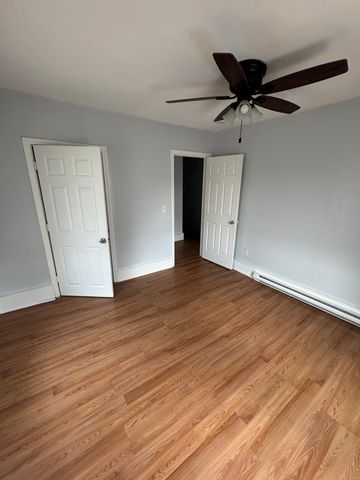 66 Pecker St 2R, Haverhill, MA 01830