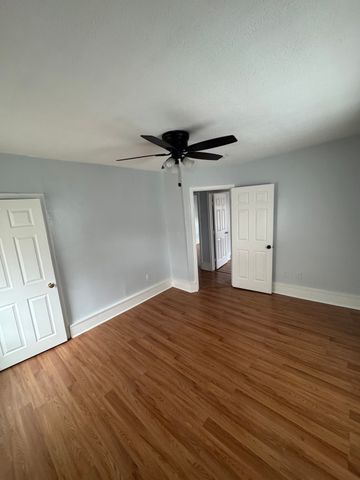 66 Pecker St 2R, Haverhill, MA 01830