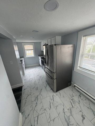 66 Pecker St 2R, Haverhill, MA 01830