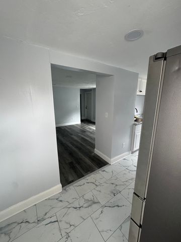 66 Pecker St 2R, Haverhill, MA 01830