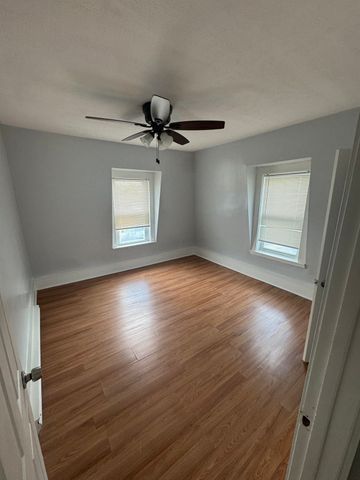 66 Pecker St 2R, Haverhill, MA 01830