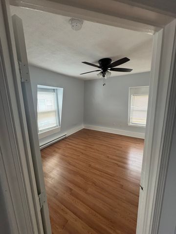 66 Pecker St 2R, Haverhill, MA 01830