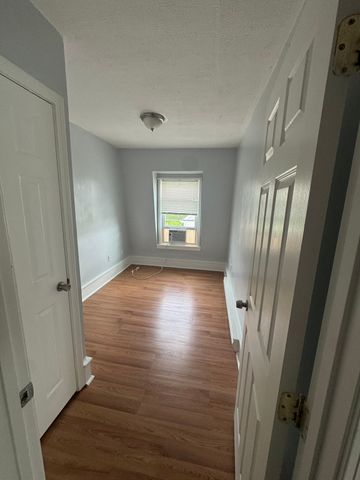 66 Pecker St 2R, Haverhill, MA 01830