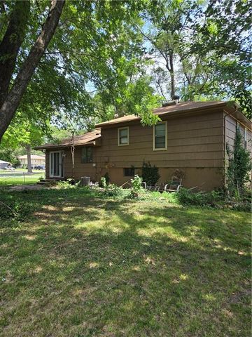 9320 OAKLAND Avenue, Kansas City, MO 64138