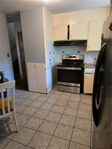9320 OAKLAND Avenue, Kansas City, MO 64138