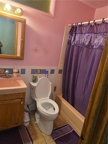 9320 OAKLAND Avenue, Kansas City, MO 64138