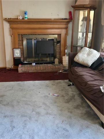 9320 OAKLAND Avenue, Kansas City, MO 64138