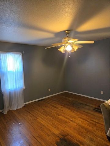 9320 OAKLAND Avenue, Kansas City, MO 64138