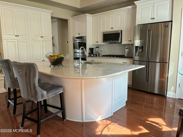 172 Wintergreen Drive, Manalapan, NJ 07726