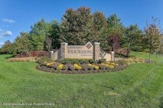 172 Wintergreen Drive, Manalapan, NJ 07726
