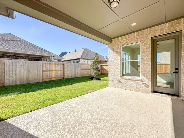 1015 Windy Creek Path, Conroe, TX 77304