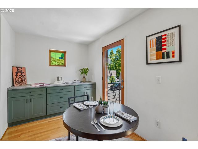 5910 Ne HOYT St, Portland, OR 97213