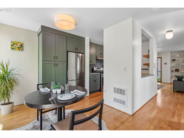 5910 Ne HOYT St, Portland, OR 97213