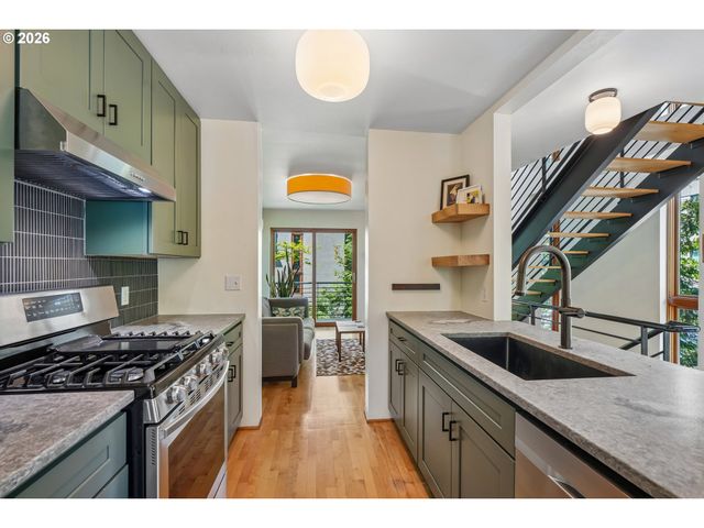 5910 Ne HOYT St, Portland, OR 97213