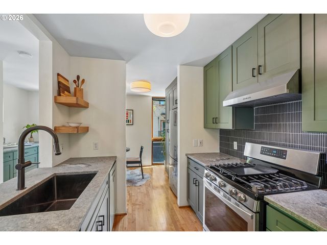 5910 Ne HOYT St, Portland, OR 97213
