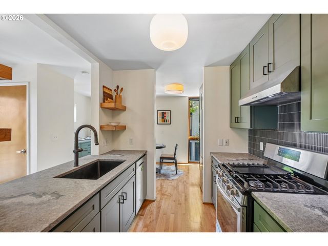 5910 Ne HOYT St, Portland, OR 97213